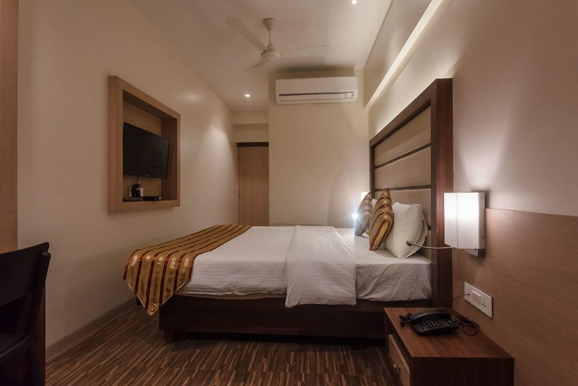 Super Capital O Hotel Konar Inn Turambhe Exterior photo